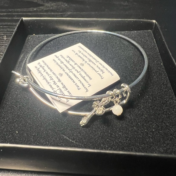 Precious Charms Bracelet - Picture 4 of 5